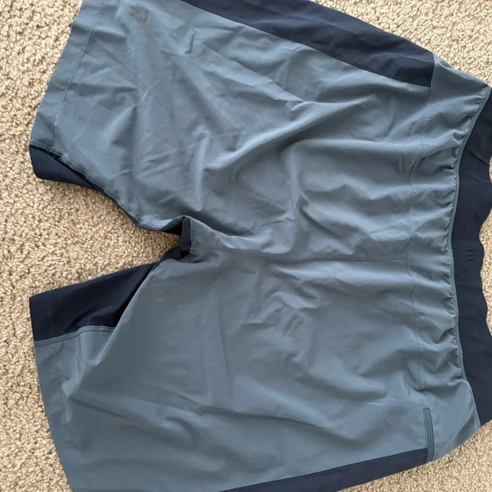 lululemon athletica Blue and Navy Athletic Shorts XXL 11 inch - Picture 3 of 4